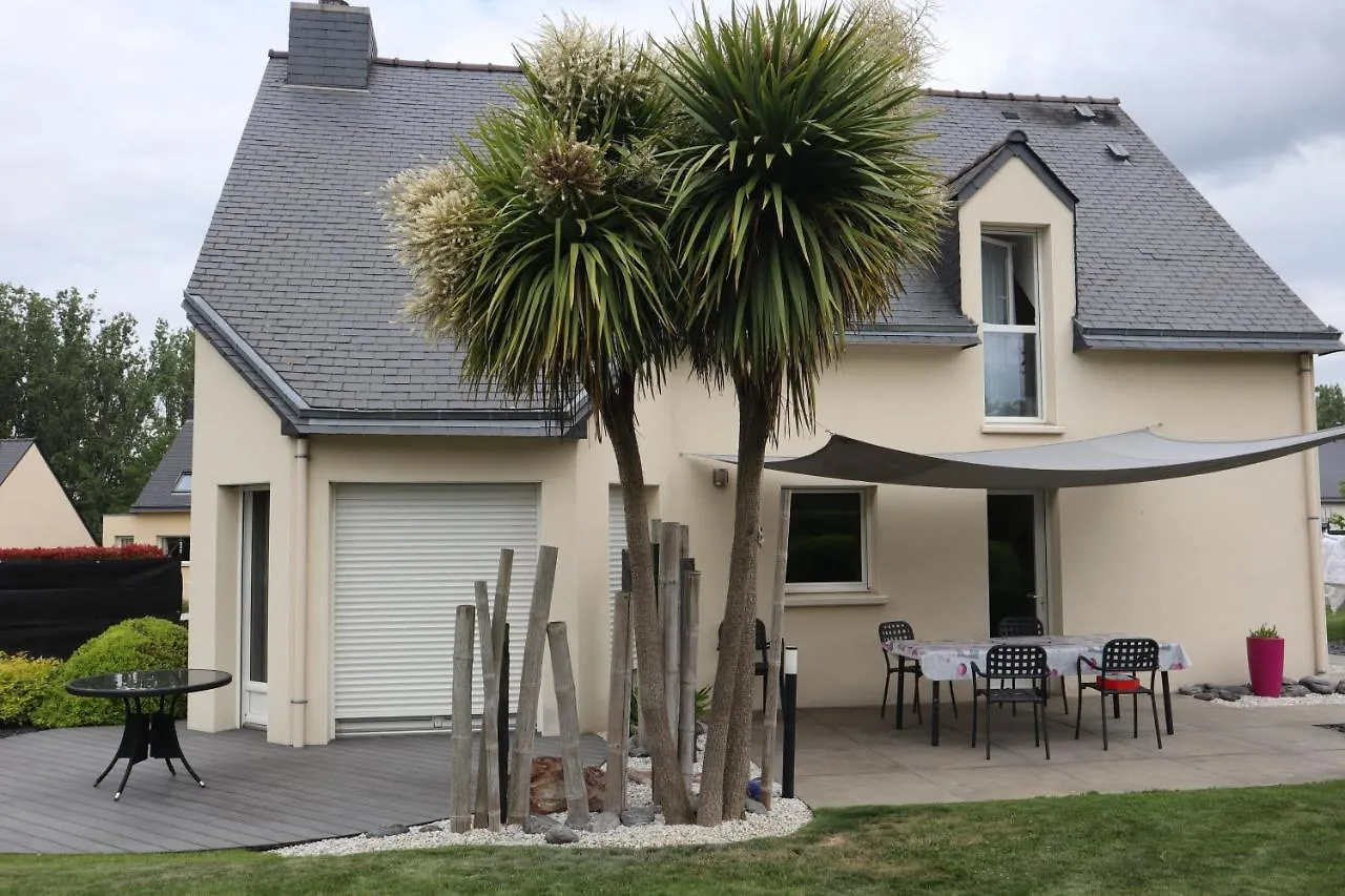 Holiday home Maison Au Calme Avec Piscine , Proche Mer Et Ville Mordelles